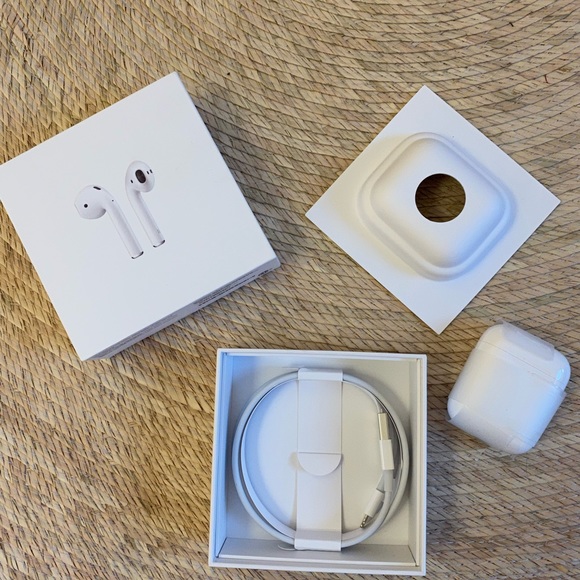 AirPods 2nd Generation New In Box with Case and Charger - Picture 2 of 6